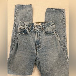 Abercrombie The 90s Straight Ultra Hight Rise